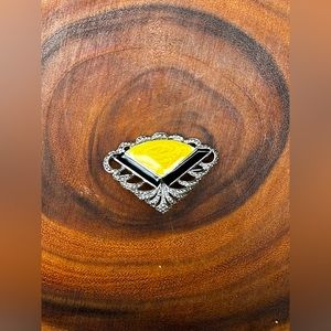 VINTAGE 1989 Avon art deco brooch.